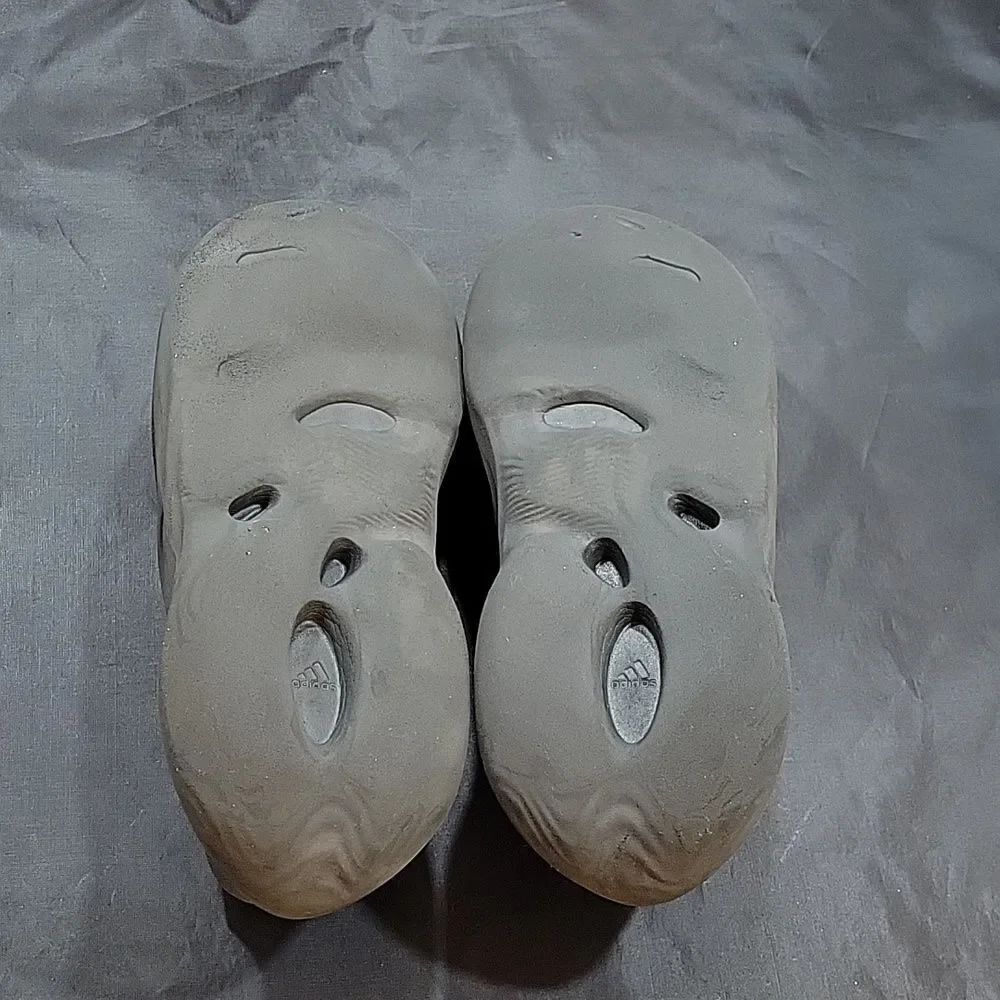 ADIDAS YEEZY FOAM RUNNER 'STONE SAGE (TD) - Picture 11 of 16